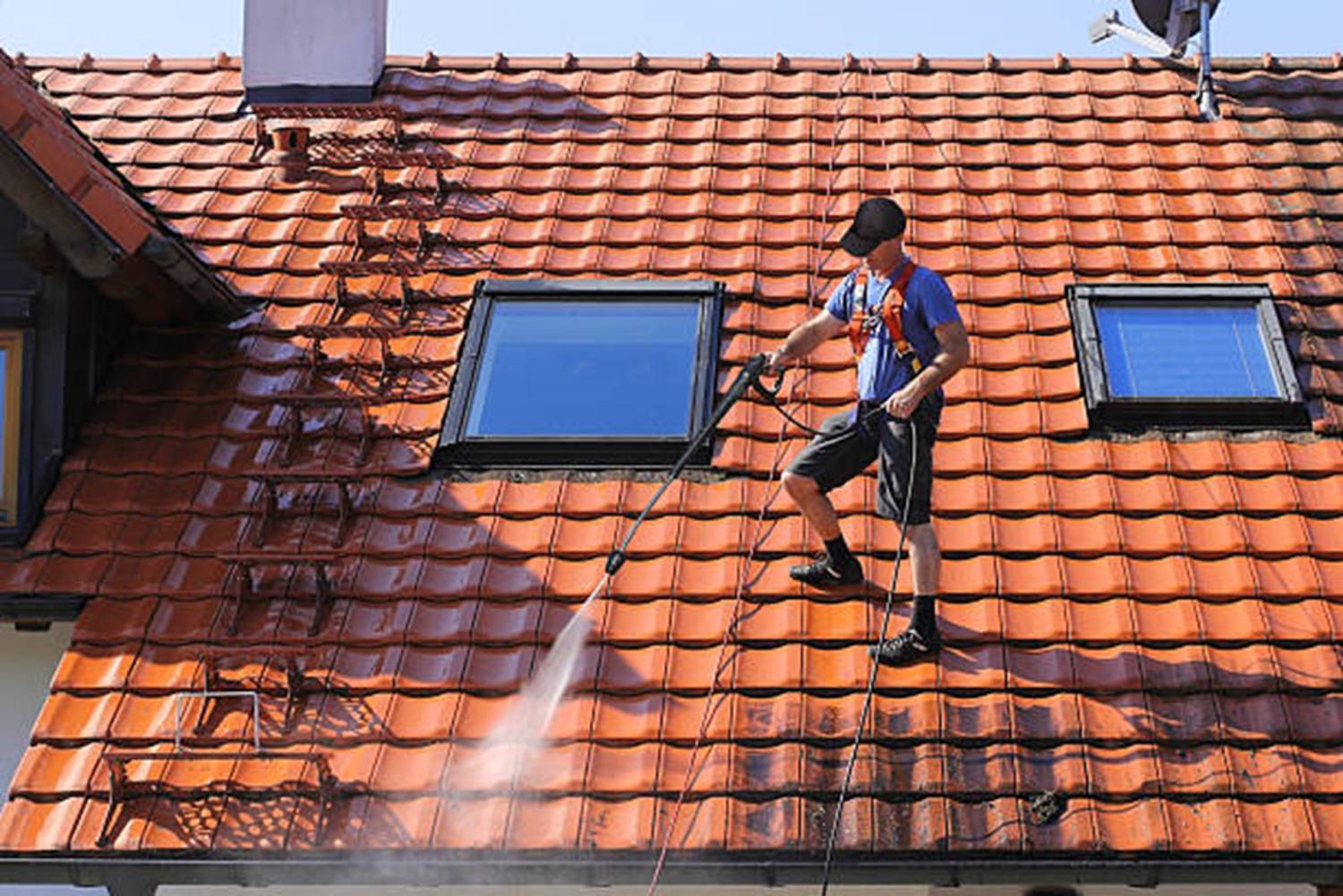 Roof And Gutter Cleaning